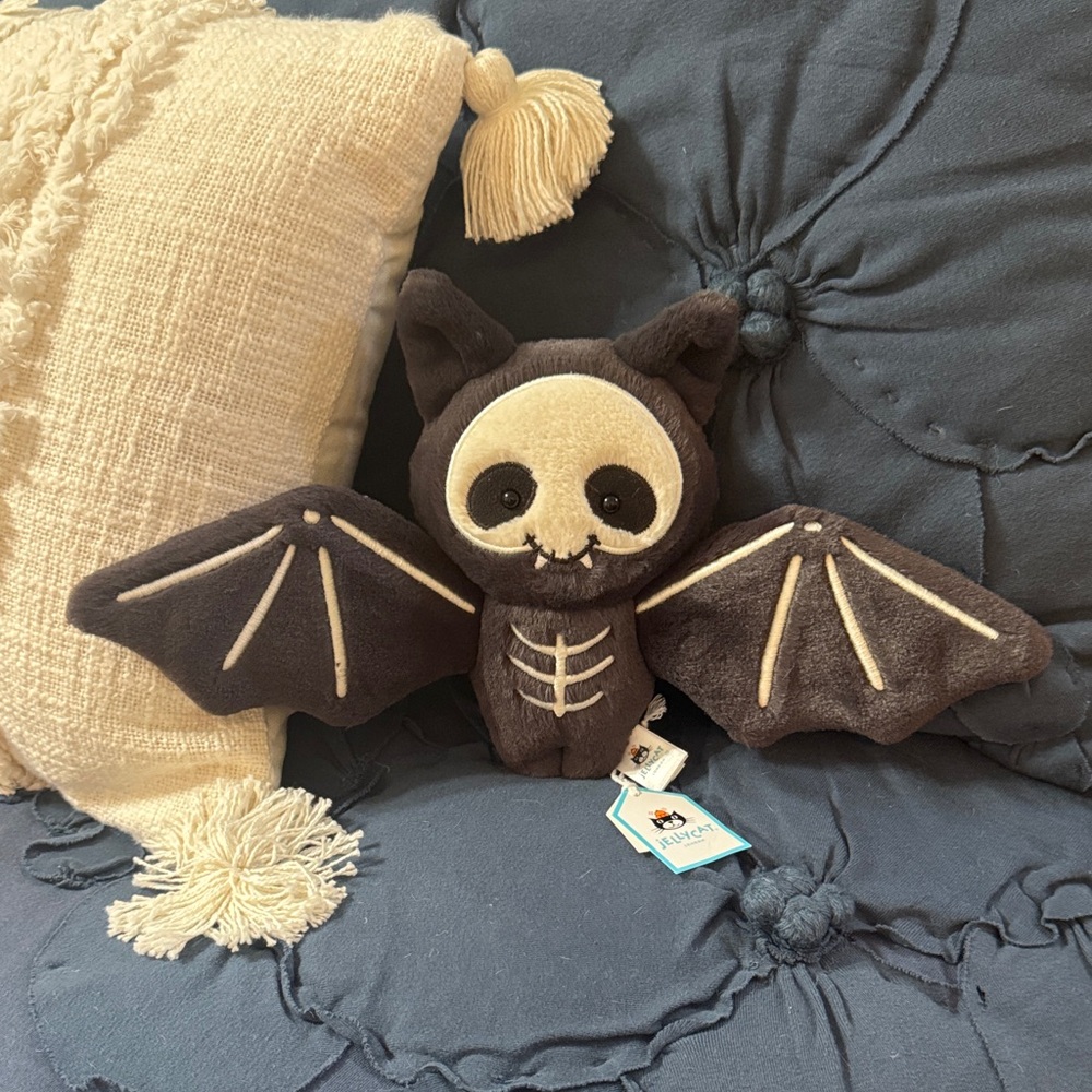NWT Jellycat Skelebat Jim Skeleton Bat Retired